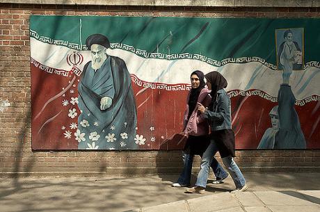 Girls walking in front of walls of the former US embassy on Taleghani street, Tehran. Picture by Kamyar Adl / Flickr.com.